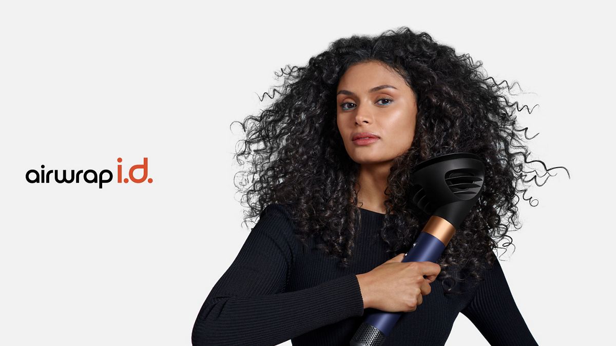 Coiffage de cheveux bouclés avec le diffuseur Wave+Curl de l'Airwrap i.d.